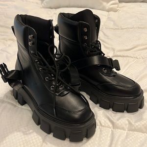 Combat boot